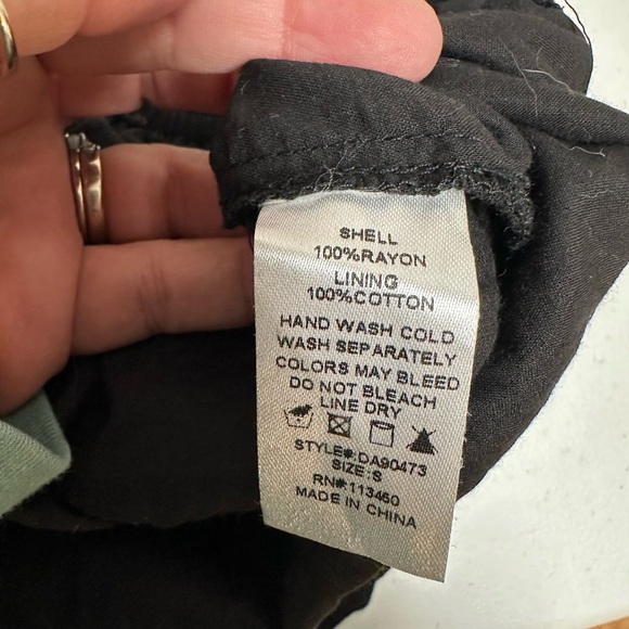 Lulumari Black‎ Red Floral Halter Maxi Dress size Small - Picture 6 of 7